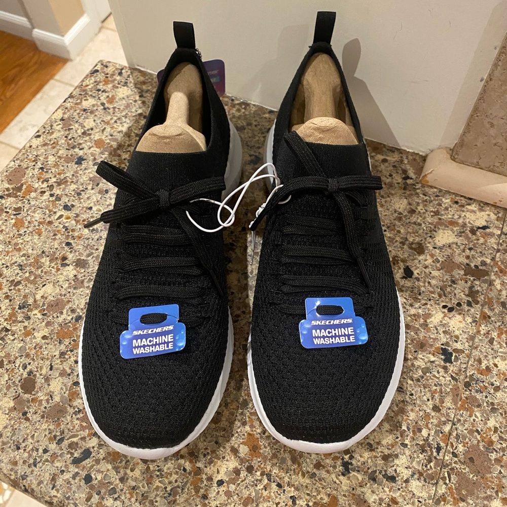 NWT- Sketcher Tennis Shoes w/ Memory Foam